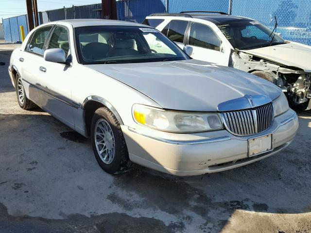 1LNHM82W71Y664866 - 2001 LINCOLN TOWN CAR S SILVER photo 1