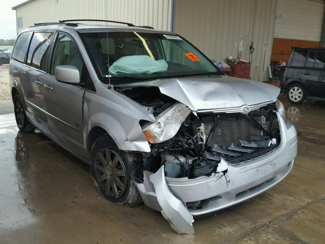 2A8HR54X69R642344 - 2009 CHRYSLER TOWN & COU SILVER photo 1