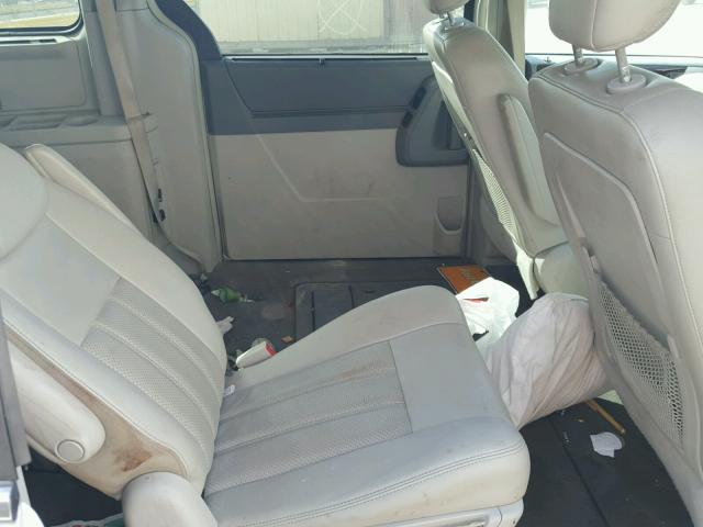 2A8HR54X69R642344 - 2009 CHRYSLER TOWN & COU SILVER photo 6