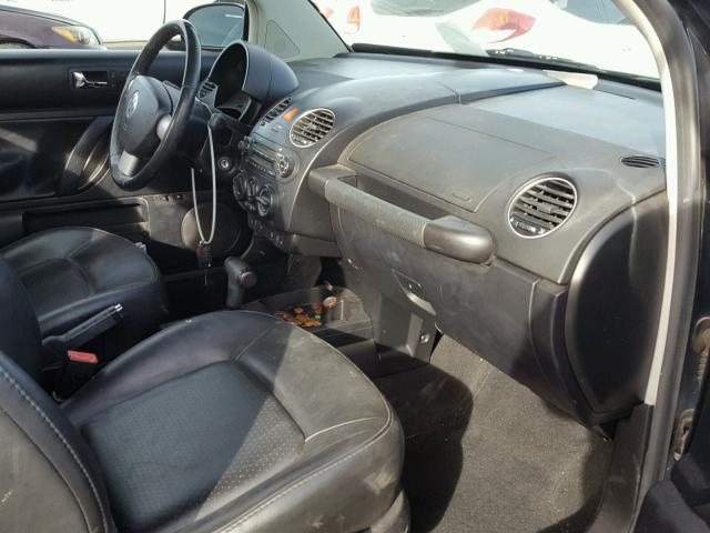 3VWPW31C39M506386 - 2009 VOLKSWAGEN NEW BEETLE შავი ფოტო 5