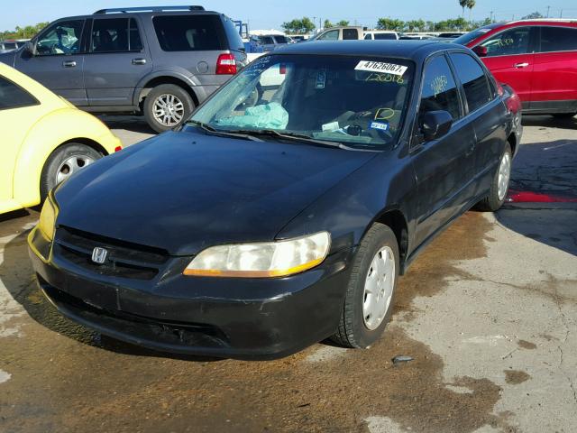 1HGCG5641YA126018 - 2000 HONDA ACCORD LX BLACK photo 2