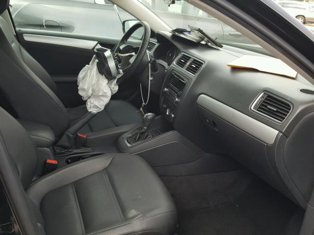 3VWDX7AJ7DM387823 - 2013 VOLKSWAGEN JETTA SE BLACK photo 5