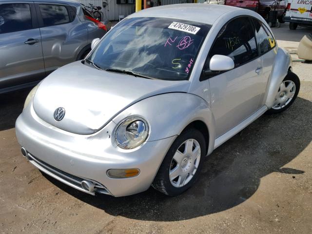 3VWCA21C3YM476618 - 2000 VOLKSWAGEN NEW BEETLE 银色 照片 2