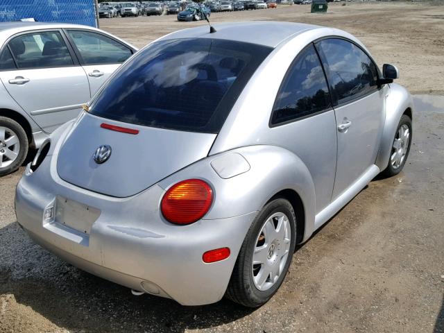 3VWCA21C3YM476618 - 2000 VOLKSWAGEN NEW BEETLE 银色 照片 4