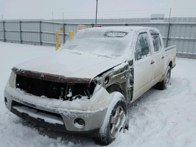 1N6AD07W86C461048 - 2006 NISSAN FRONTIER C WHITE photo 2