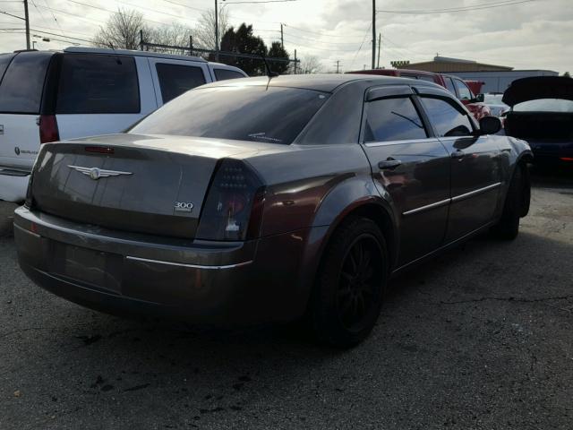 2C3LA53G28H149182 - 2008 CHRYSLER 300 TOURIN GRAY photo 4