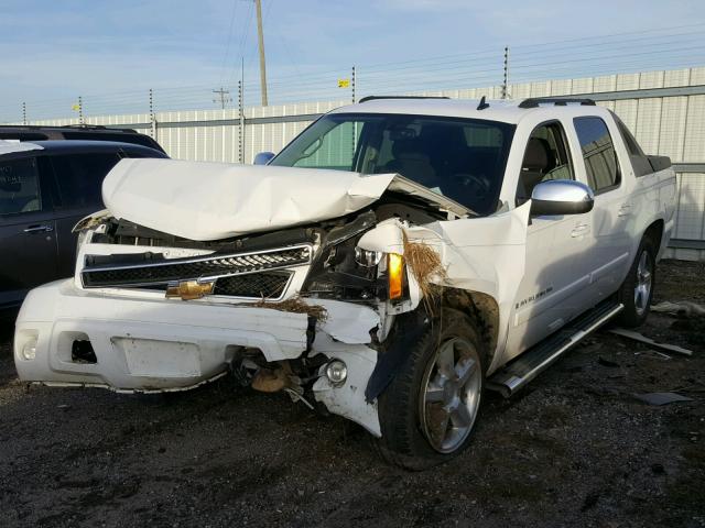 3GNFK12357G127082 - 2007 CHEVROLET AVALANCHE WHITE photo 2