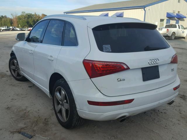 WA1LKAFP1AA022869 - 2010 AUDI Q5 PREMIUM WHITE photo 3