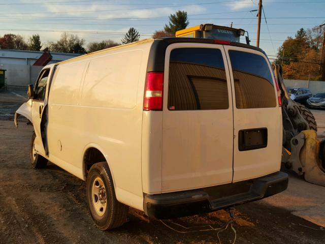 1GCGG25V371151297 - 2007 CHEVROLET EXPRESS G2 WHITE photo 3