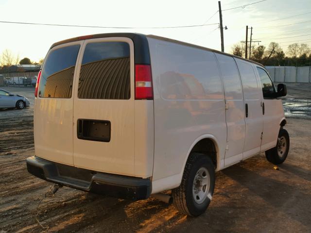 1GCGG25V371151297 - 2007 CHEVROLET EXPRESS G2 WHITE photo 4