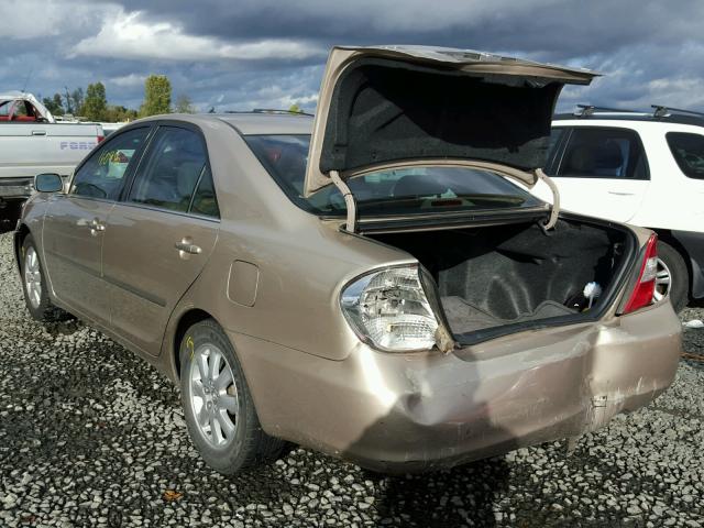 JTDBF30K520002565 - 2002 TOYOTA CAMRY LE GOLD photo 3