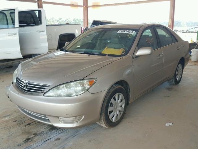 4T1BE32K05U588617 - 2005 TOYOTA CAMRY LE GOLD photo 2