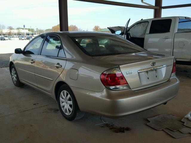 4T1BE32K05U588617 - 2005 TOYOTA CAMRY LE 金色 照片 3