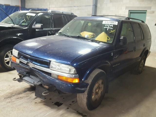 1GNDT13W3Y2174876 - 2000 CHEVROLET BLAZER BLUE photo 2