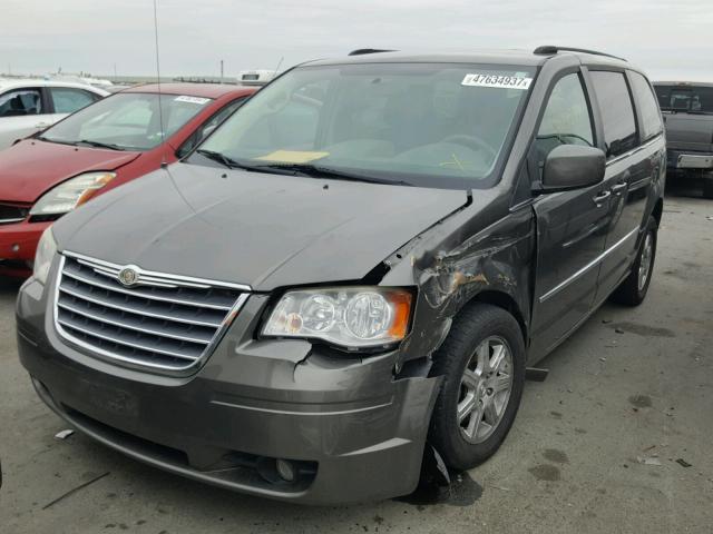 2A4RR5D12AR300315 - 2010 CHRYSLER TOWN & COU GRAY photo 2