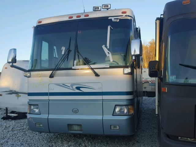 1RF22454322020281 - 2002 ROADMASTER RAIL RAISED RAI WHITE photo 2