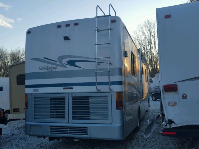 1RF22454322020281 - 2002 ROADMASTER RAIL RAISED RAI WHITE photo 4