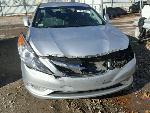 5NPEC4AC7DH533517 - 2013 HYUNDAI SONATA SE SILVER photo 9