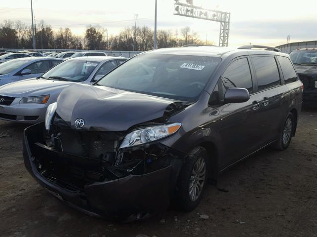 5TDYK3DC6CS265137 - 2012 TOYOTA SIENNA XLE GRAY photo 2