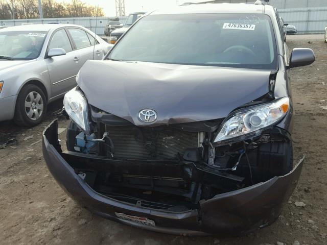 5TDYK3DC6CS265137 - 2012 TOYOTA SIENNA XLE GRAY photo 7