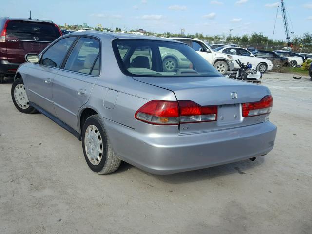 JHMCG56482C018083 - 2002 HONDA ACCORD LX SILVER photo 3