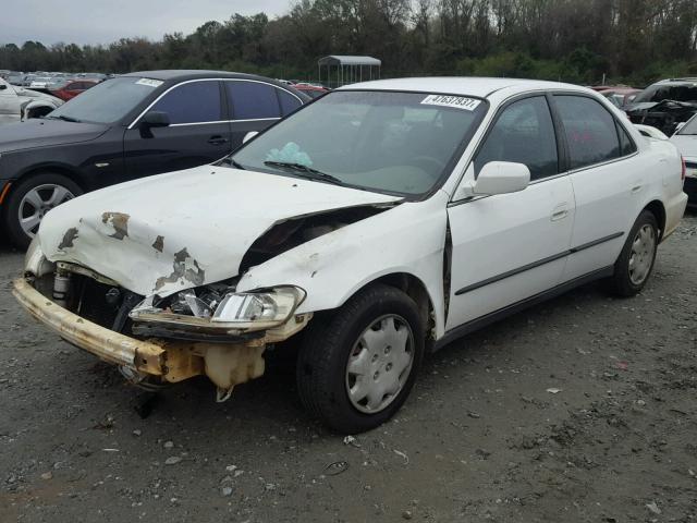 1HGCG5647XA112011 - 1999 HONDA ACCORD LX WHITE photo 2