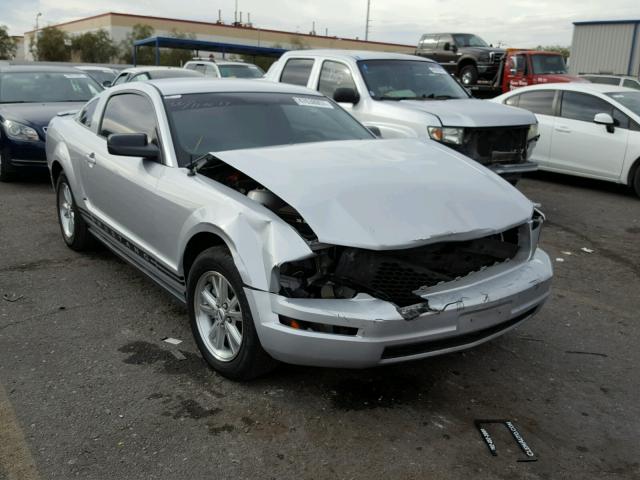 1ZVFT80NX75354307 - 2007 FORD MUSTANG SILVER photo 1