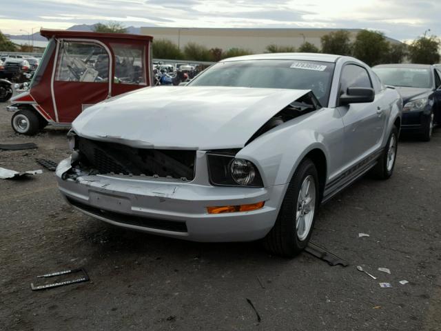 1ZVFT80NX75354307 - 2007 FORD MUSTANG SILVER photo 2