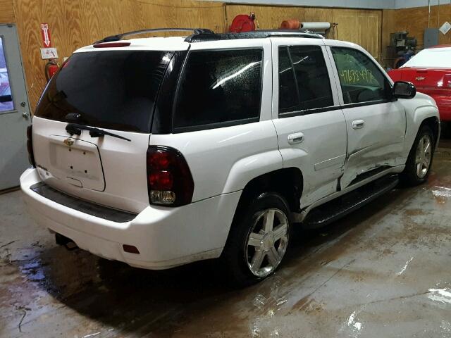 1GNDT13S382257351 - 2008 CHEVROLET TRAILBLAZE WHITE photo 4