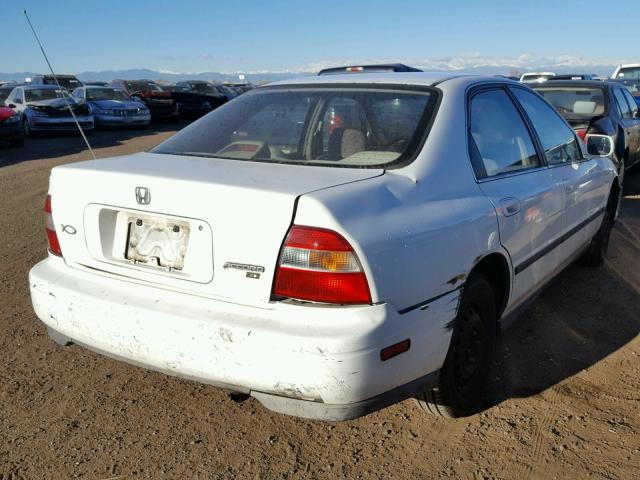 JHMCD5637RC046046 - 1994 HONDA ACCORD LX WHITE photo 4