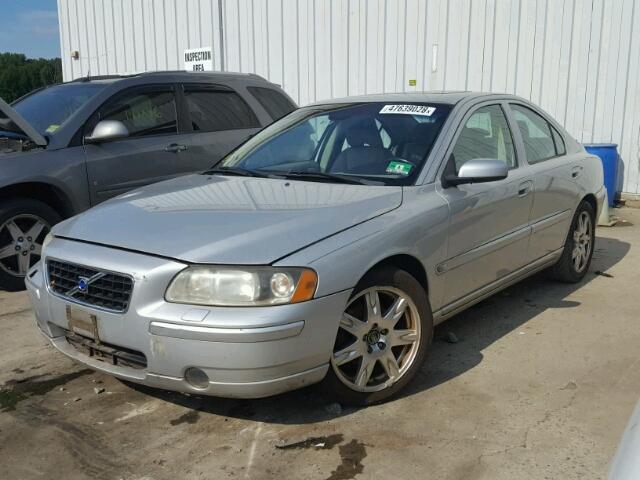 YV1RS592252451908 - 2005 VOLVO S60 2.5T SILVER photo 2