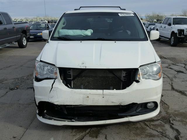 2D4RN5DG0BR720679 - 2011 DODGE GRAND CARA WHITE photo 10