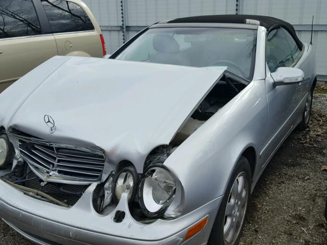 WDBLK65G4YT053423 - 2000 MERCEDES-BENZ CLK 320 GRAY photo 2