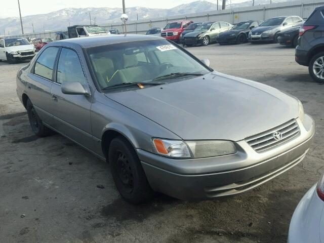 4T1BG22KXXU607018 - 1999 TOYOTA CAMRY CE GRAY photo 1