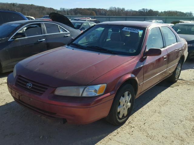 4T1BG22KXWU328120 - 1998 TOYOTA CAMRY CE RED photo 2