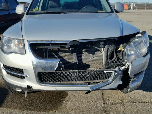 WVGBE77L69D011752 - 2009 VOLKSWAGEN TOUAREG 2 SILVER photo 9