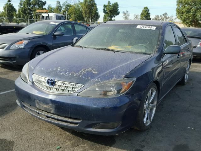 4T1BE30K92U502462 - 2002 TOYOTA CAMRY LE BLUE photo 2