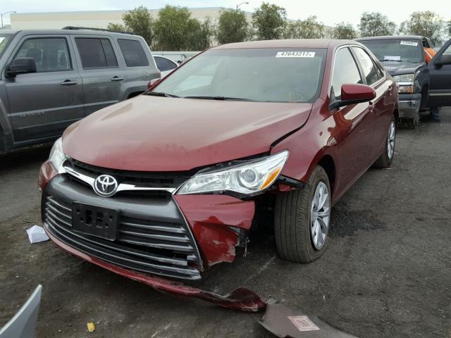 4T1BF1FK3HU683026 - 2017 TOYOTA CAMRY LE RED photo 2