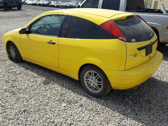 3FAFP31N05R159759 - 2005 FORD FOCUS ZX3 YELLOW photo 3