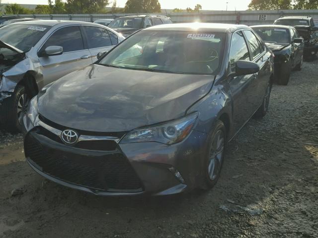 4T1BF1FK9HU442233 - 2017 TOYOTA CAMRY LE GRAY photo 2
