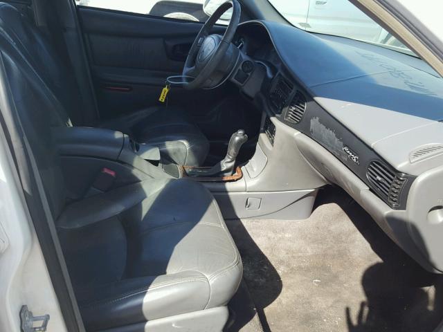 2G4WB52K241360795 - 2004 BUICK REGAL LS WHITE photo 5