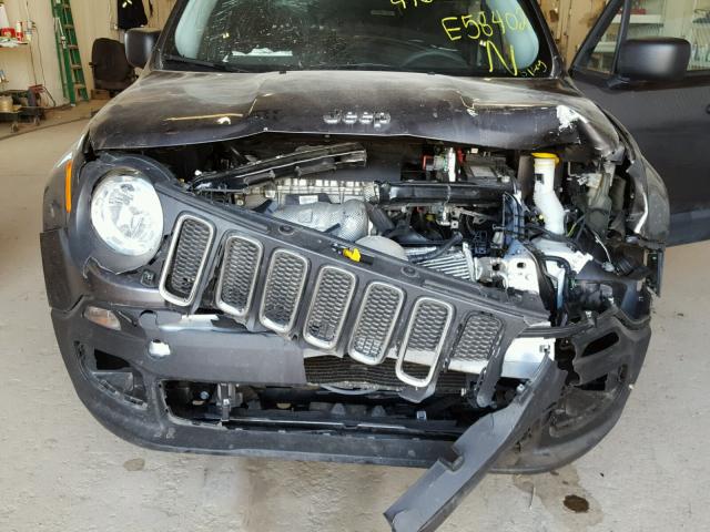 ZACCJBAB1HPE58402 - 2017 JEEP RENEGADE S GRAY photo 9