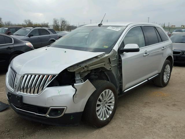 2LMDJ6JK6DBL05914 - 2013 LINCOLN MKX SILVER photo 2