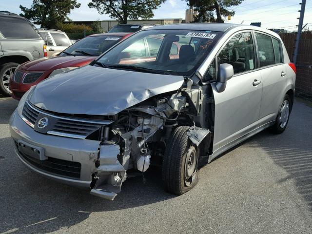 3N1BC13E49L404600 - 2009 NISSAN VERSA S GRAY photo 2