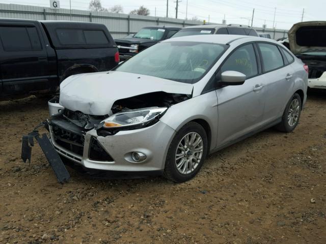 1FAHP3F25CL394984 - 2012 FORD FOCUS SE SILVER photo 2