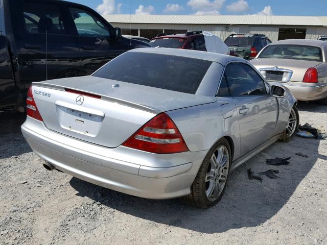 WDBKK65FX4F301315 - 2004 MERCEDES-BENZ SLK 320 SILVER photo 4