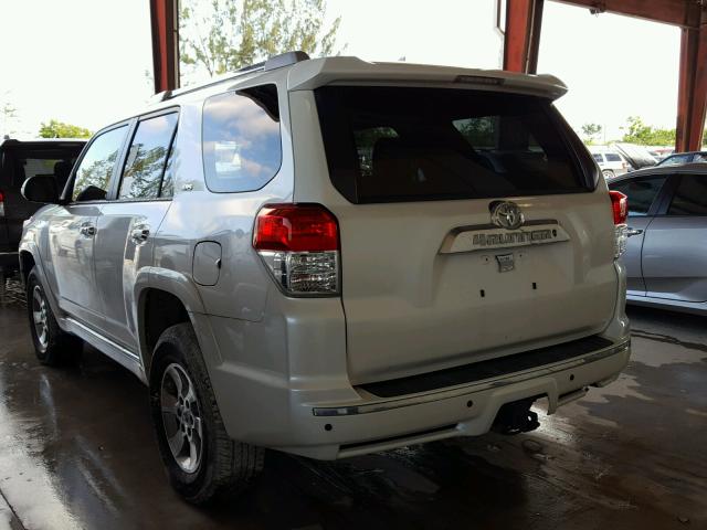 JTEBU5JR2D5130812 - 2013 TOYOTA 4RUNNER SR WHITE photo 3