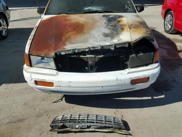 3P3XA46K8PT623097 - 1993 PLYMOUTH ACCLAIM WHITE photo 9