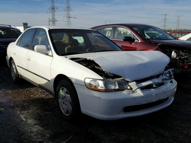 1HGCG1646WA055744 - 1998 HONDA ACCORD LX WHITE photo 1