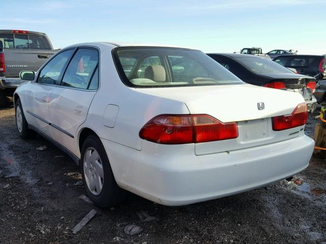 1HGCG1646WA055744 - 1998 HONDA ACCORD LX WHITE photo 3